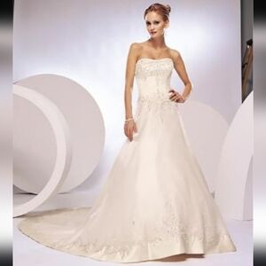 Mon Cherri Bridal Elegant Strapless Ivory Wedding Dress Size 10 W28